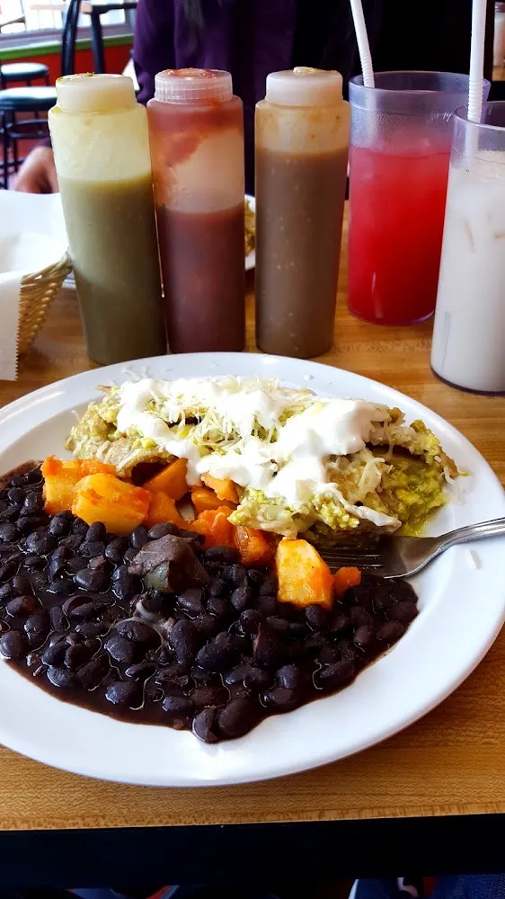 Chilaquiles Verdes Y Frijoles Negros